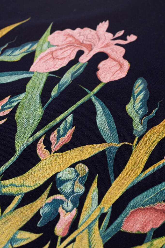 Zbliżenie na przykładowy nadruk na torbie drelichowej, różne metody nadruku: sitodruk, druk 3D, Puff, żel, Glitter