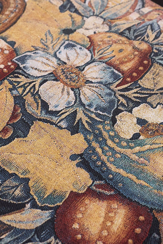 Zbliżenie na przykładowy nadruk na torbie drelichowej, różne metody nadruku: sitodruk, druk 3D, Puff, żel, Glitter